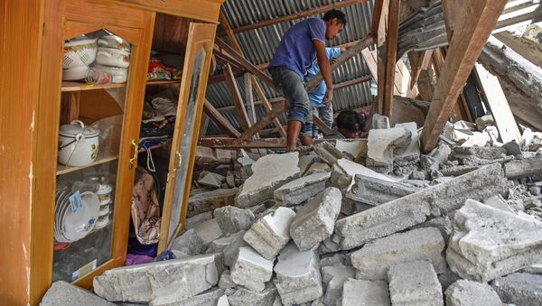 Consecuencias de un sismo en Indonesia - Sputnik Mundo
