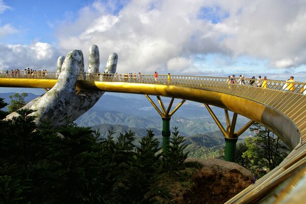 Así es el increíble 'Puente de oro' inaugurado en Vietnam - Sputnik Mundo