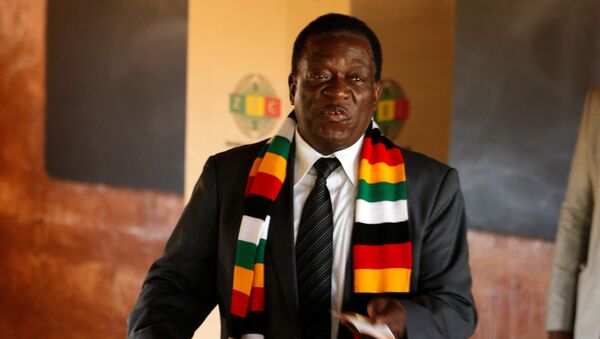 Emmerson Mnangagwa, presidente de Zimbabue - Sputnik Mundo
