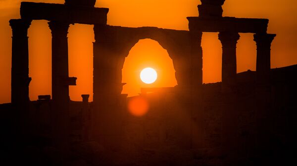 Ruinas de Palmira siria bañadas en la luz del sol - Sputnik Mundo