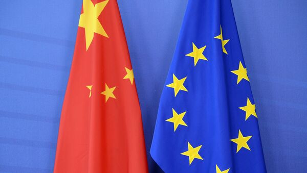 Las banderas de China y de la Unión Europea - Sputnik Mundo