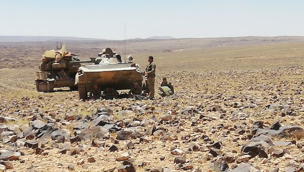 Militares sirios expulsan a los terroristas del desierto en Al Suwaida - Sputnik Mundo