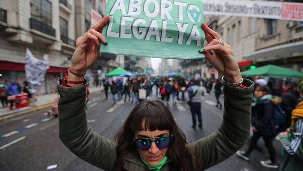 Una mujer pide aborto legal ya en Argentina - Sputnik Mundo