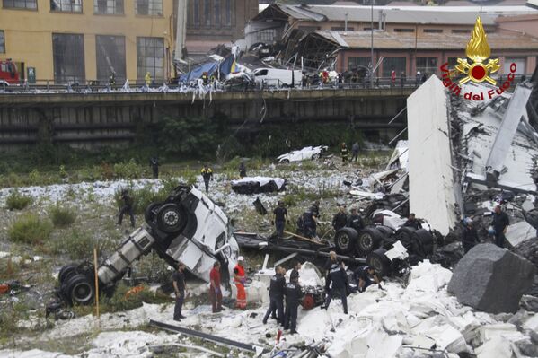 Las primeras imágenes de la tragedia que dejó numerosos muertos en Génova - Sputnik Mundo