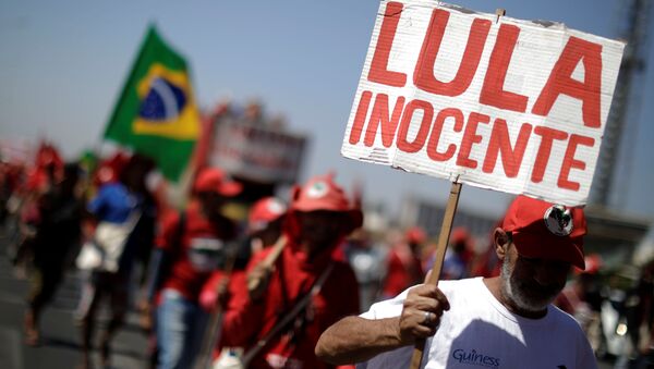 Los simpatizantes del expresidente brasileño Luiz Inácio Lula da Silva - Sputnik Mundo