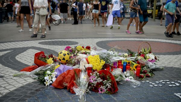 Homenaje a las víctimas de los atentado en Barcelona y Cambrils, España - Sputnik Mundo