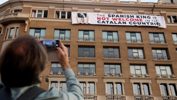 Pancarta contra el Rey de España en Barcelona - Sputnik Mundo