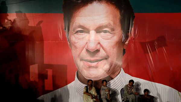 El retrato de Imran Khan, nuevo primer ministro de Pakistán - Sputnik Mundo