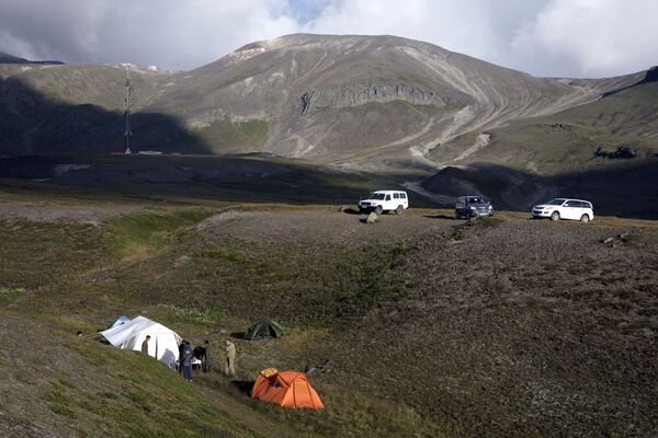 El campamento de turistas australianos y noruegos durante el ascenso a Paektu. - Sputnik Mundo