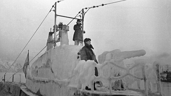 Un submarino helado de la Flota del Norte de la URSS en 1943 - Sputnik Mundo