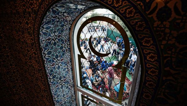 Los musulmanes rusos en una mezquita - Sputnik Mundo