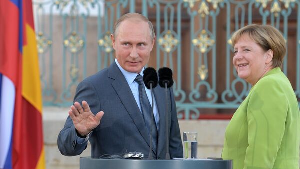El presidente de Rusia, Vladímir Putin y la canciller de Alemania, Angela Merkel - Sputnik Mundo