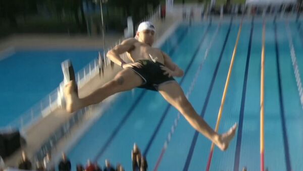 Así es el campeonato de saltos de barriga o las formas más locas de lanzarse al agua - Sputnik Mundo