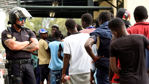 Migrantes africanos en Ceuta - Sputnik Mundo