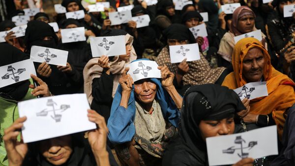Manifestación en un campo de refugiados rohinyás en Bangladés - Sputnik Mundo