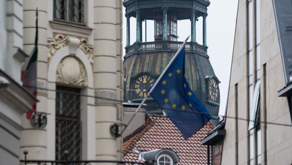 La bandera de la UE en Riga, la capital de Latvia - Sputnik Mundo