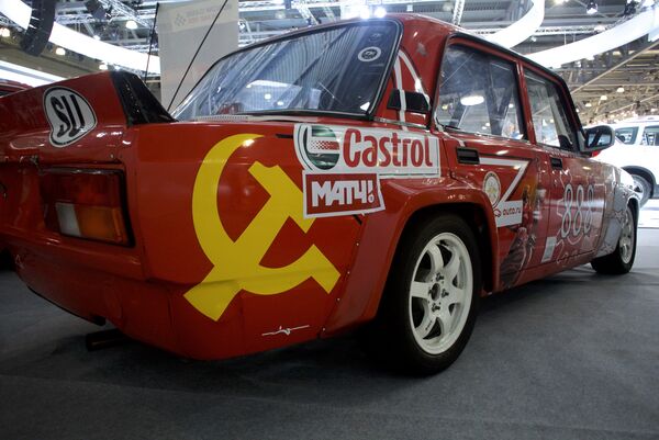 Enchúlame la máquina: estos rusos dan una nueva vida a los autos soviéticos - Sputnik Mundo