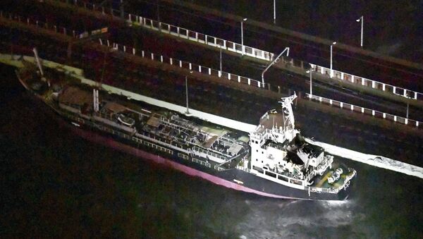 Un barco cisterna se estrella contra el puente que une el aeropuerto de Kansai, en Osaka, con el resto de Japón - Sputnik Mundo