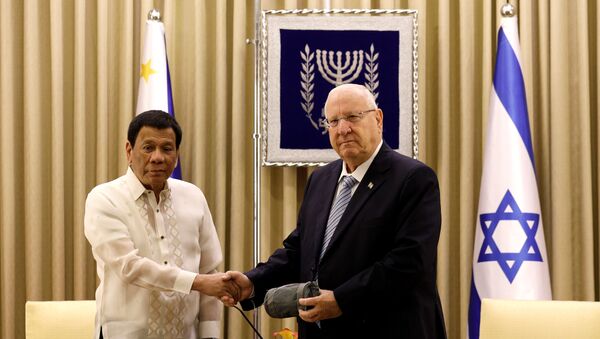 Presidente de Filipinas, Rodrigo Duterte, y presidente de Israel, Reuven Rivlin - Sputnik Mundo