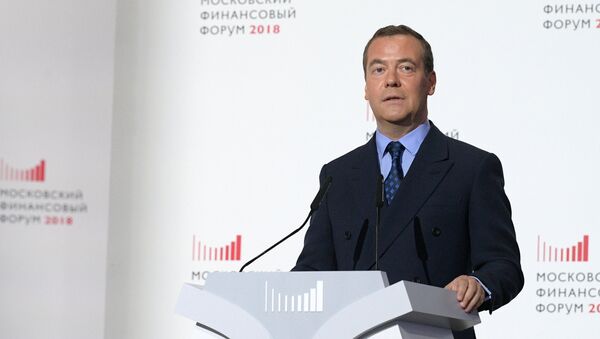 Dmitri Medvédev, primer ministro ruso, durante su discurso en el Foro Financiero de Moscú - Sputnik Mundo
