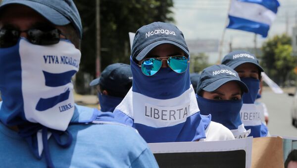 Los manifestantes en una protesta en Nicaragua - Sputnik Mundo