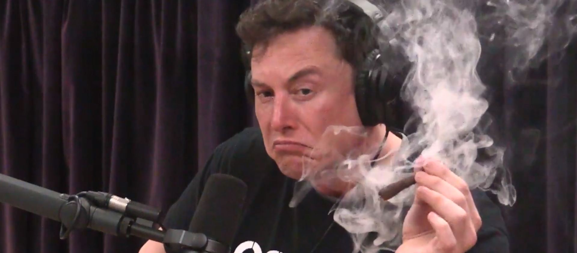 Elon Musk fuma marihuana - Sputnik Mundo, 1920, 16.11.2019