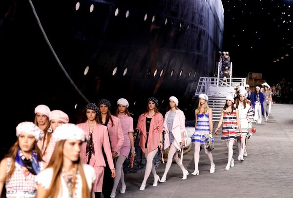 Elegancia y excentricidad: Karl Lagerfeld y sus musas - Sputnik Mundo
