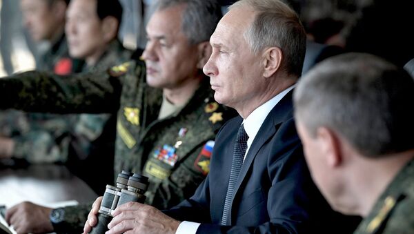 Presidente de Rusia, Vladímir Putin, durante los ejercicios Vostok 2018 - Sputnik Mundo
