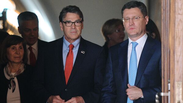 El secretario de  Energía de EEUU, Rick Perry, y el ministro de Energía ruso, Alexandr Nóvak - Sputnik Mundo