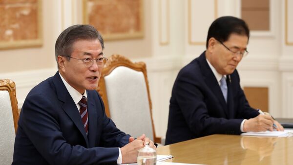 Moon Jae-in, el presidente de Corea del Sur, durante las negociaciones con Kim Jong-un, el líder de Corea del Norte - Sputnik Mundo
