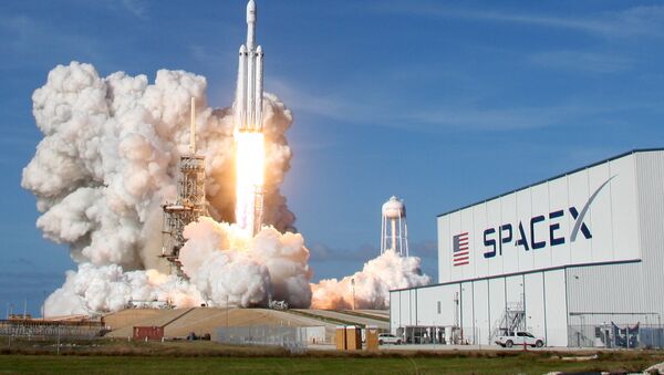 Lanzamiento del cohete Falcon Heavy de SpaceX (archivo) - Sputnik Mundo