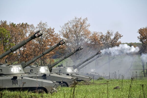 La artillería rusa 'se bate en duelo' con el enemigo virtual - Sputnik Mundo