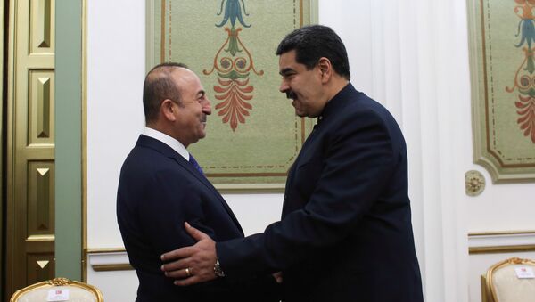 Mevlut Cavusoglu, ministro de Exteriores turco y Nicolás Maduro, presidente de Venezuela - Sputnik Mundo