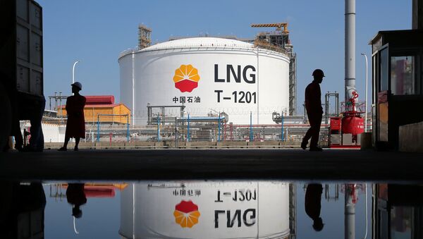 Un tanque de almacenamiento de gas natural licuado (GNL) en China - Sputnik Mundo