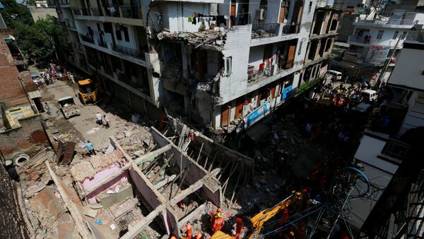 Colapso del edificio en el norte de Nueva Delhi - Sputnik Mundo