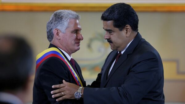 El presidente de Cuba, Miguel Díaz-Canel, junto a su homólogo venezolano, Nicolás Maduro (archivo) - Sputnik Mundo