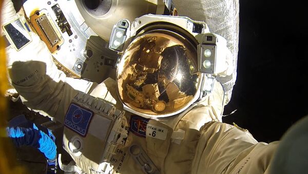 Un cosmonauta ruso en el espacio abierto - Sputnik Mundo