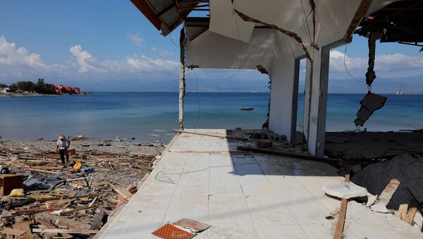 Consecuencias de Tsunami en Indonesia - Sputnik Mundo
