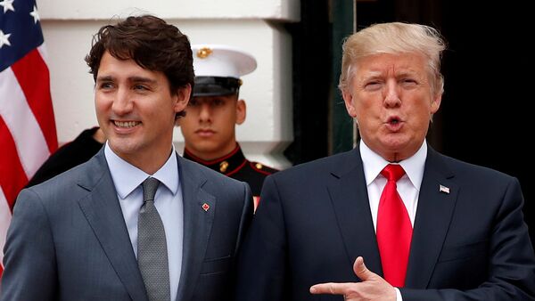 Primer ministro de Canadá, Justin Trudeau, y presidente de EEUU, Donald Trump - Sputnik Mundo