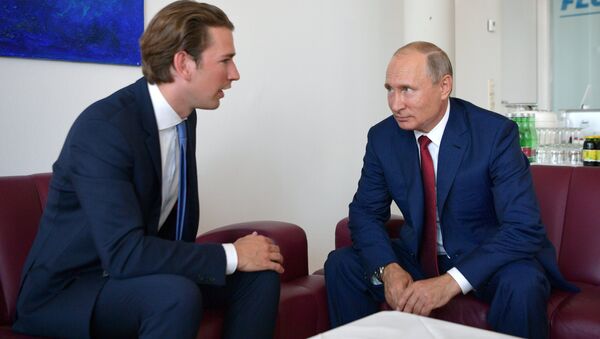 El canciller de Austria, Sebastian Kurz, y el presidente de Rusia, Vladímir Putin (archivo) - Sputnik Mundo