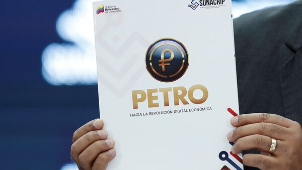 El símbolo del Petro en un documento - Sputnik Mundo