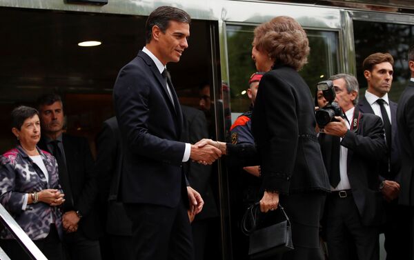 El presidente del Gobierno español, Pedro Sánchez, y la reina consorte de España, Sofía, asisten el funeral de la soprano Montserrat Caballé - Sputnik Mundo