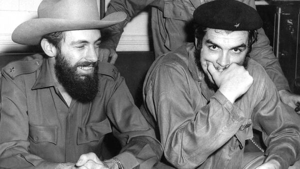Camilo Cienfuegos y el Che Guevara - Sputnik Mundo