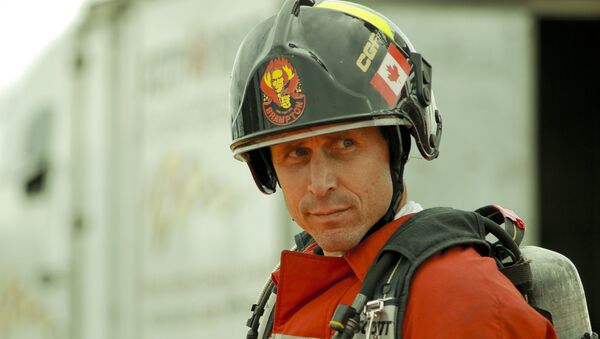Un bombero canadiense - Sputnik Mundo