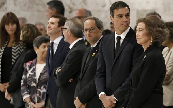 El presidente de la Generalitat, Quim Torra, el presidente del Gobierno español, Pedro Sánchez y la reina Sofía - Sputnik Mundo