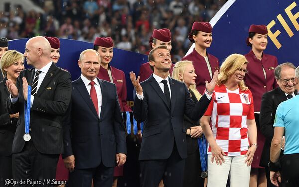 Ceremonia de premiación tras la final entre Francia y Croacia - Sputnik Mundo