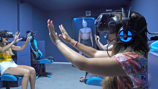 La primera experiencia de realidad virtual inmersiva de Latinoamérica en la sala Juegos Mentales VR - Sputnik Mundo
