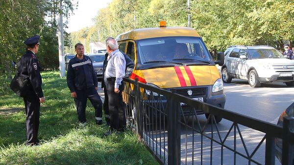 La policía en el Сentro de formación profesional de la ciudad rusa de Kerch donde tuvo lugar una explosión - Sputnik Mundo