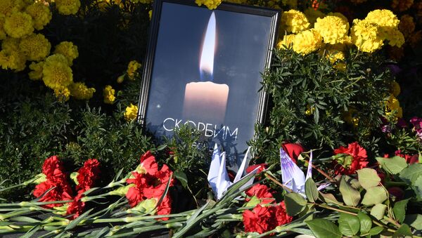 Homenaje a las víctimas de la masacre en Kerch, Crimea - Sputnik Mundo