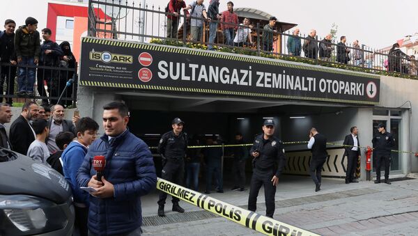 Policía turca cerca del lugar del hallazgo de un coche sospechoso del Consulado saudí en Estambul - Sputnik Mundo